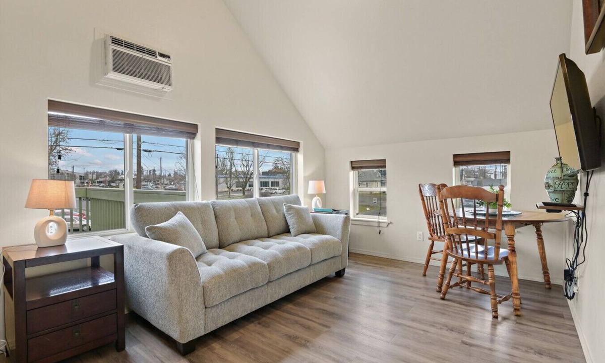 West Central Apartment | Maple Manor City View