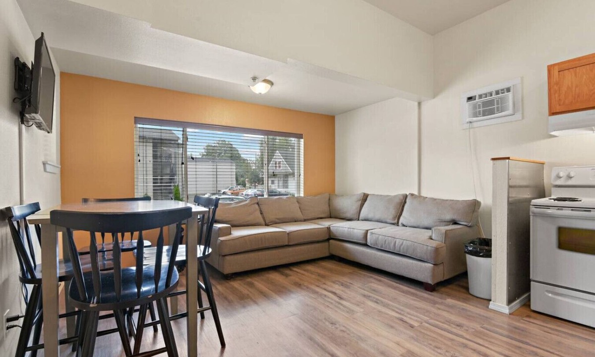 West Central Apartment | Maple Manor Urban Sanctuary