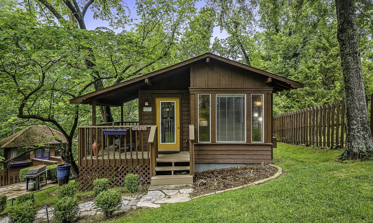 Eureka Springs Historic District Cabin | Maple @ The Woods Cabins