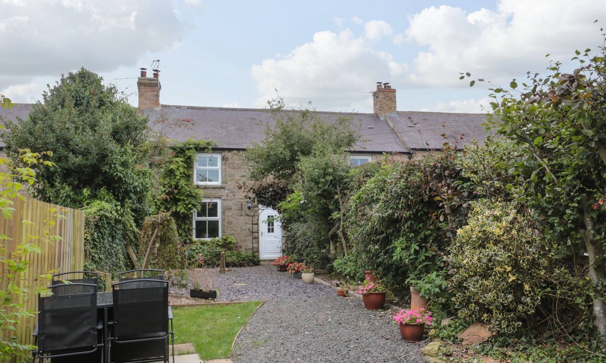 Morpeth House | MAPLE TREE COTTAGE, pet friendly, with open fire in Longframlington
