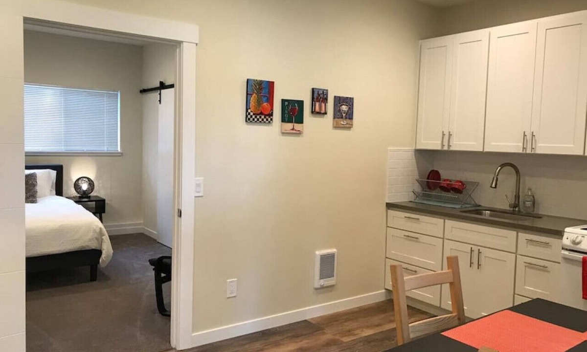 Hobart Apartment | Maple Valley Hummingbird Studio