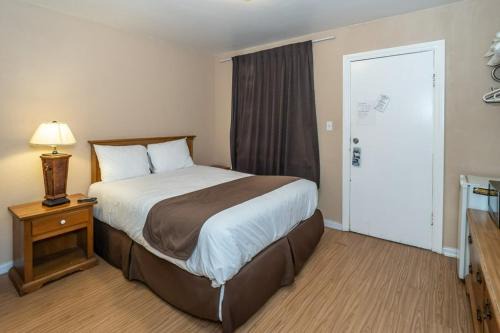 Orillia Hotel | Maples Motel