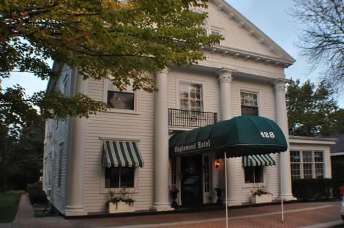 Saugatuck Bed & Breakfast | Maplewood Hotel