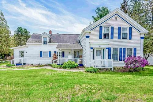 Colchester House | Maplewood Manor