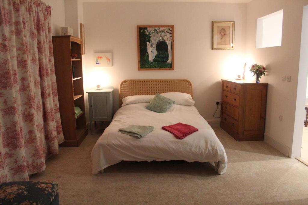 Corton Bed & Breakfast | Mapperton Hill Farm