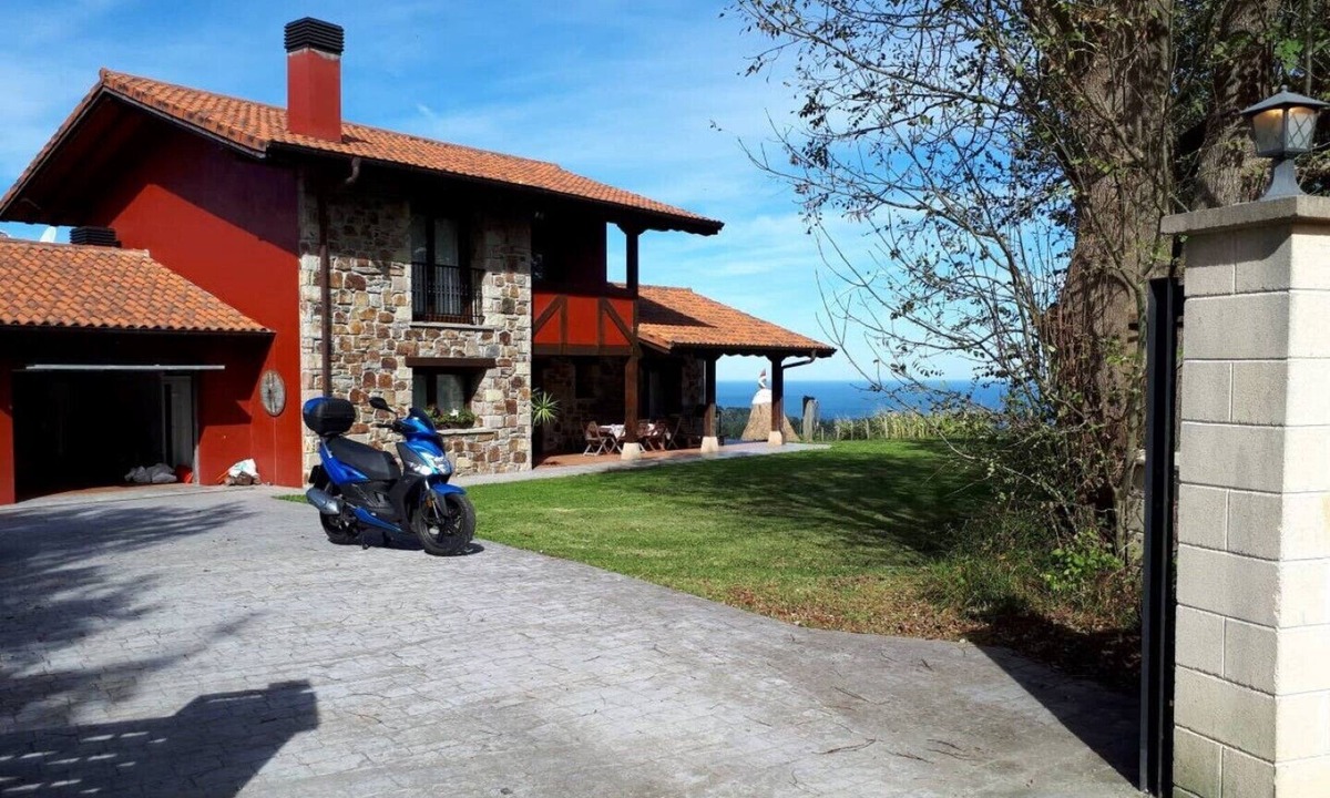 Ispaster House | Mar y Montaña, villa in Lekeitio. "Pet Friendly".