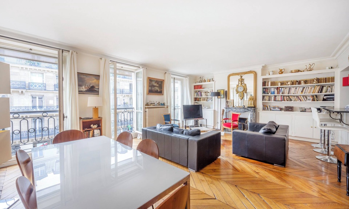 Marais Apartment | Marais District Spacious Apartment