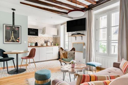 Arsenal Apartment | Marais Place des Vosges peaceful air-conditioned