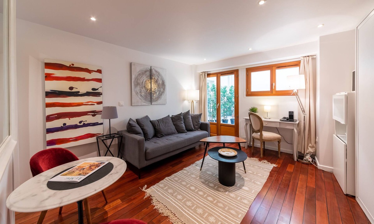 Arsenal Apartment | Marais Studio Vosges
