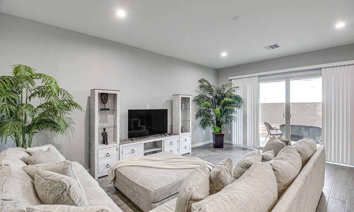 Tucson House | Marana Home w/Pool Access & Mountain Views!