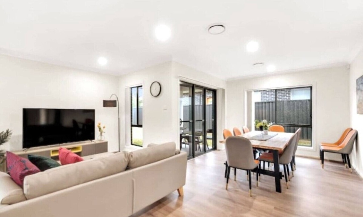 Maraylya House | Maraylya Affordable Modern 7 Br Home + Parking