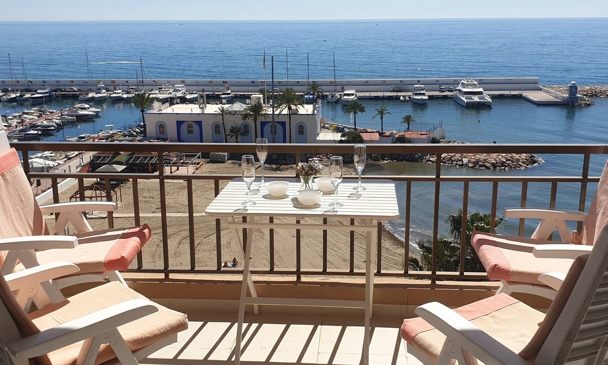 Marbella Seafront Promenade Apartment | *MARBELLA BEACHFRONT PENTHOUSE STUNNING VIEWS COAST/MARINA/BEACH 2B 2B PARKING