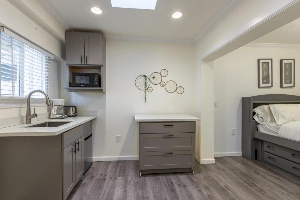 North Central House | @ Marbella Lane - Adorable and Quiet Studio
