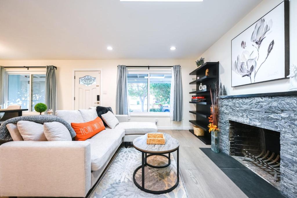 Sunnyvale West House | @ Marbella Lane - Exquisite Home 3BR