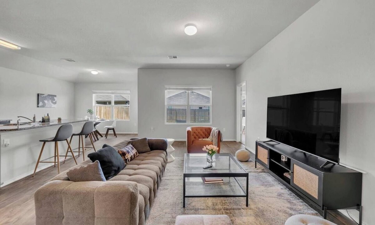 Austin Cottage | Marbella Lane - Polished 3BR Home in Austin TX