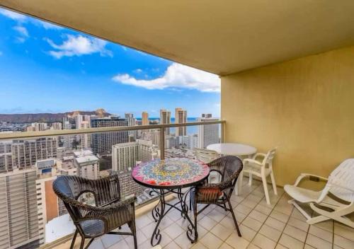 Waikiki Apartment | # Marbella Lane - Refreshing Oceanfront Seascape