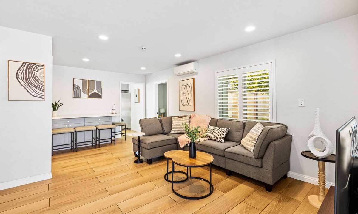 Ontario House | Marbella lane - Serene Haven Retreat 3BR