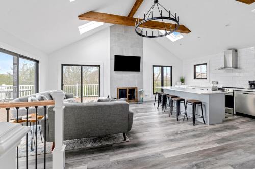 Hampton Bays House | Marble & Sun