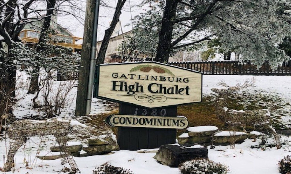 Chalet Village Condo | March-Stay 2 Nights Get 3rd Night FREE!Mountain Top Studio with Smoky Mtn Views!