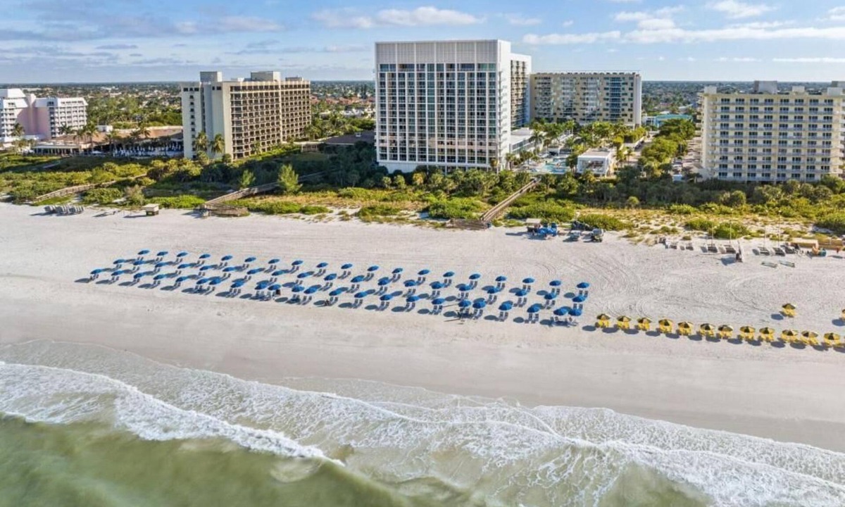 Marco Island Resort | Marco Island - Beautiful Marriott's Crystal Shores Resort