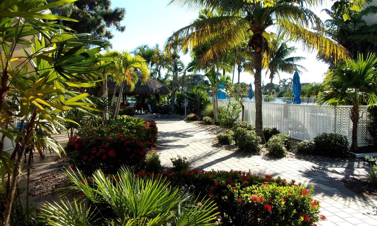 Marco Island Hotel | Marco Island Lakeside Inn