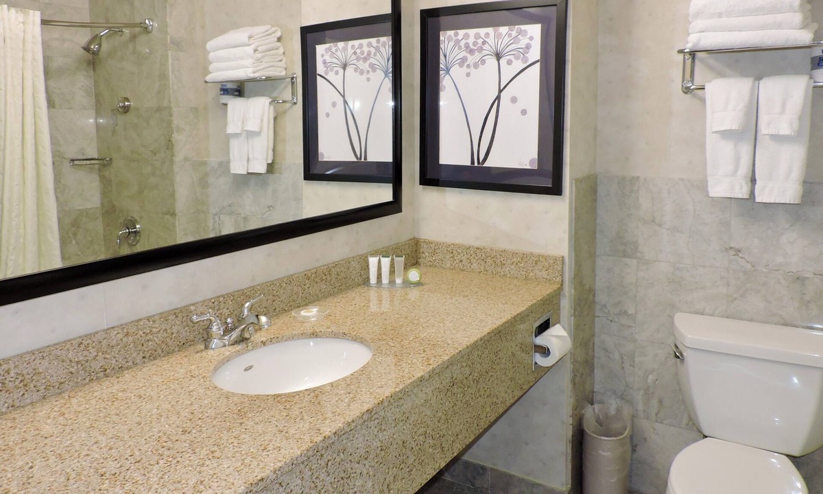 Queens Hotel | Marco LaGuardia Hotel
