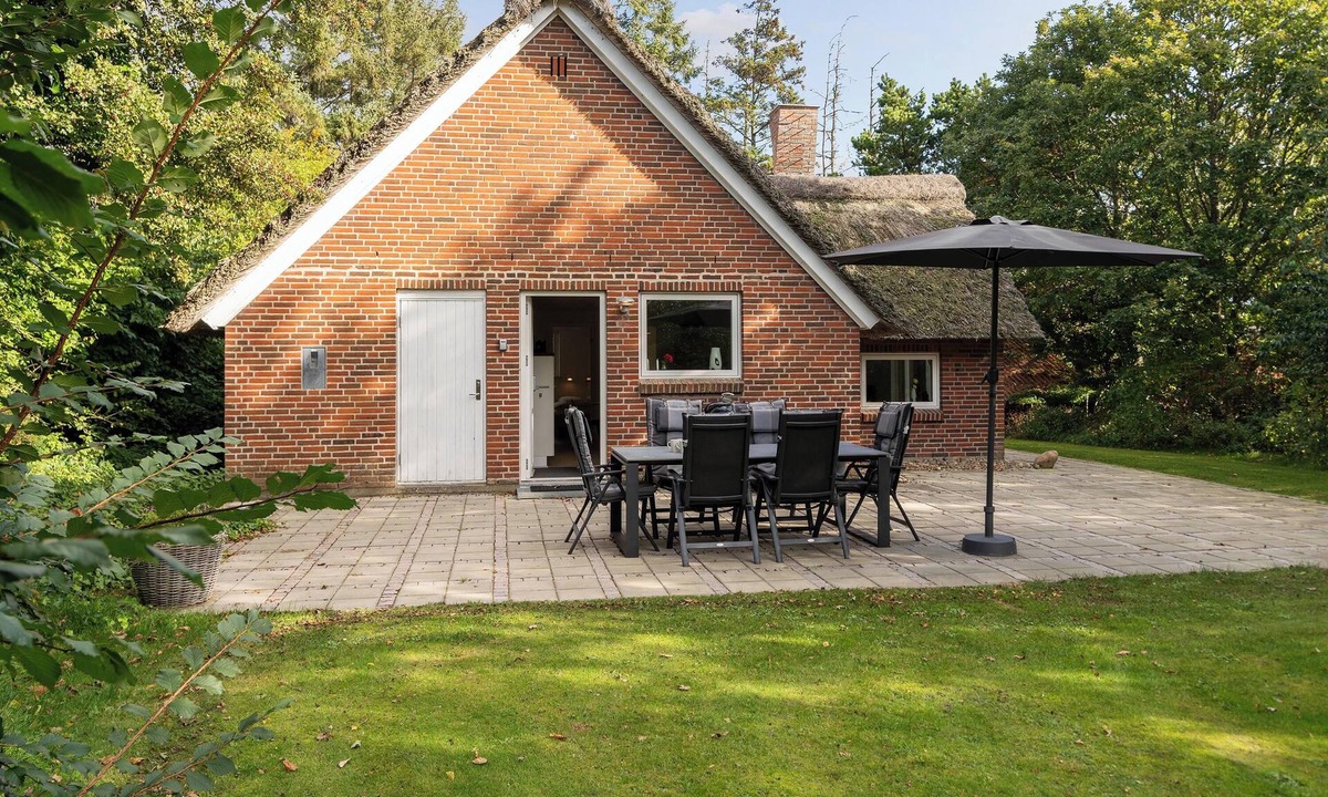 Henne House | Maren's Hus - Three Bedroom House, Sleeps 5