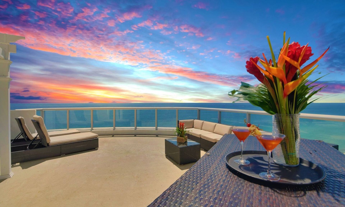 Sunny Isles Beach Resort | Marenas Beach Resort