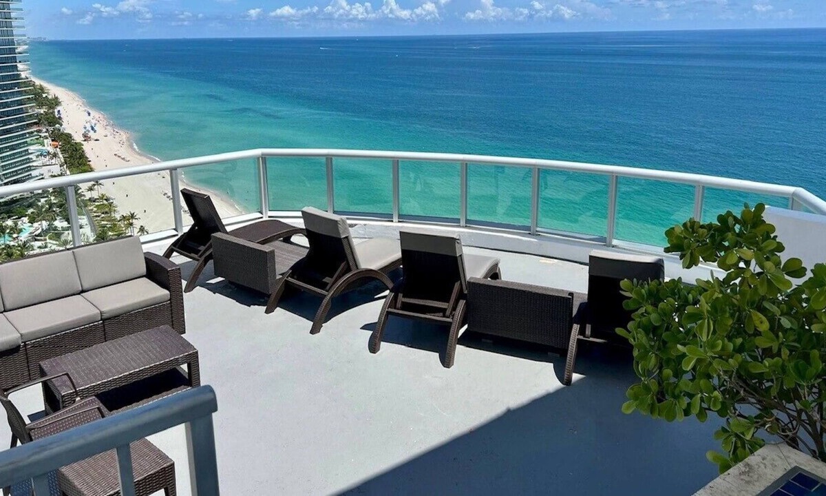 Sunny Isles Beach Resort | Marenas Oceanfront Penthouse