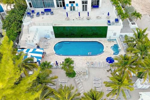 Sunny Isles Beach House | Marenas Resort Beachfront Condo with Direct Access
