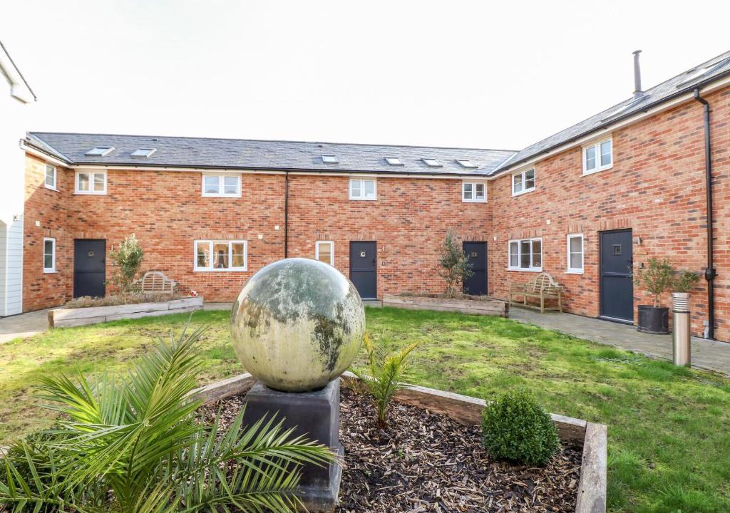 Newport House | MARENGO