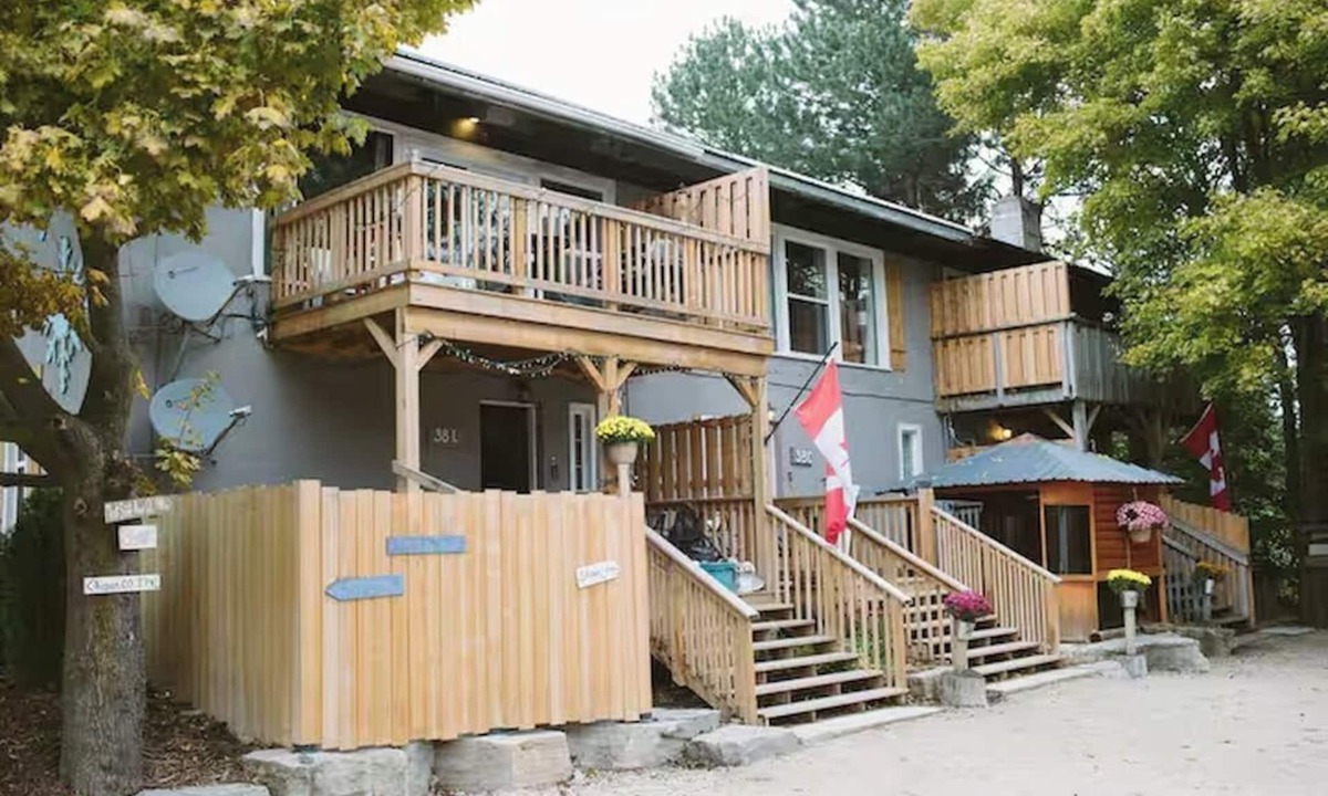 The Blue Mountains Cabin | "Margaritaville" Big Space, Lots of fun + Hot Tub