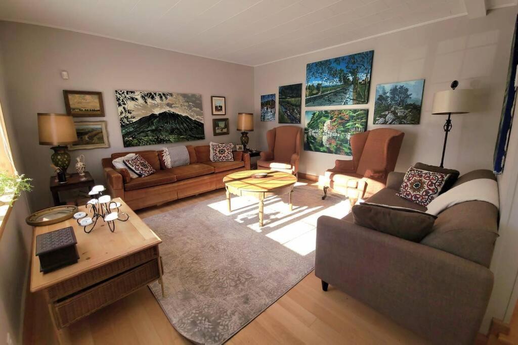 Margate House | Margate Homestead 'Art House'/views/beaches/golf