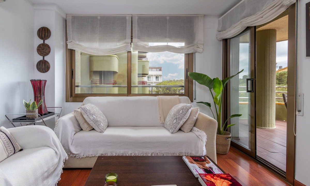 Platja d'Aro Apartment | Maria Beach Apartment with Sea View, Wi-Fi, and Air Conditioning