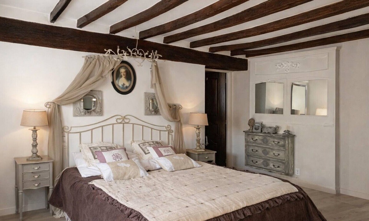 Suzay Bed & Breakfast | “Marie Antoinette” Guest Room with Breakfast, Pool, Private Terrace and Wi-Fi