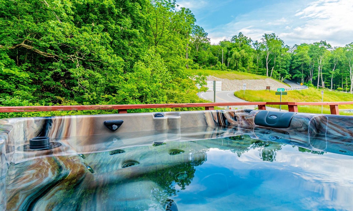 Ohiopyle Condo | Marietta's River Retreat - Central Ohiopyle Getaway with Hot Tub