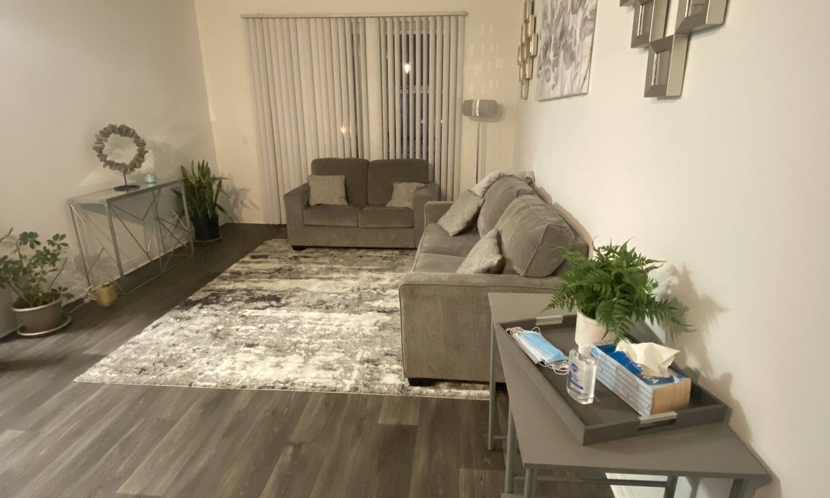 Del Rey Apartment | Marina Delight