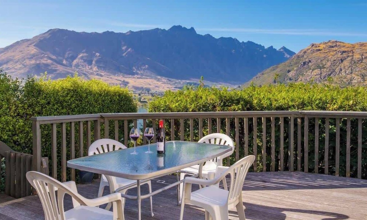 Frankton House | Marina Heights Panoramic Alpine Views