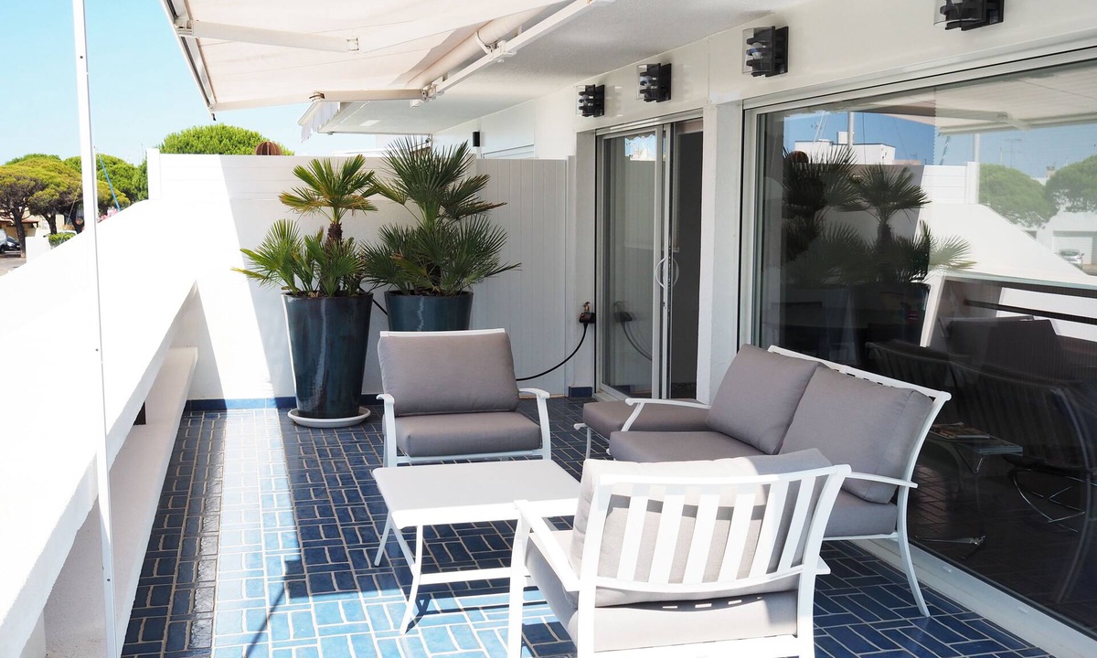 Le Grau-Du-Roi Apartment | Marina & large terrace. Welcome to the Camargue!