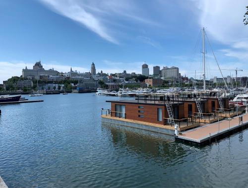 Lower Town Boat Rental | Marina Port de Québec 1 - Maison flottante