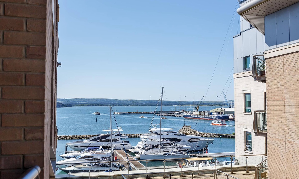 Poole Apartment | Marina Secret - with Free Parking