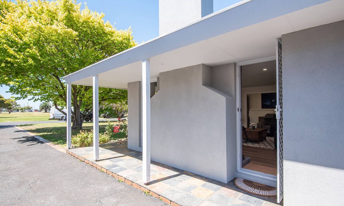 Hastings House | Marina Side Holidays in Hastings