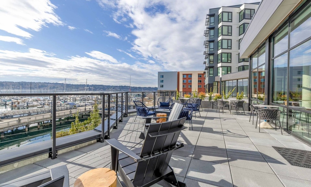 Bremerton House | Marina Square - Queen Panoramic Water View with Full Kitchen and W