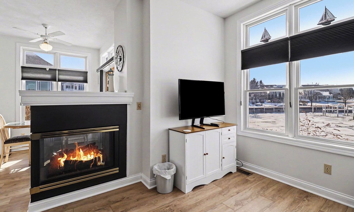 Manistee Condo | Marina Studio- King Bed, No Steps