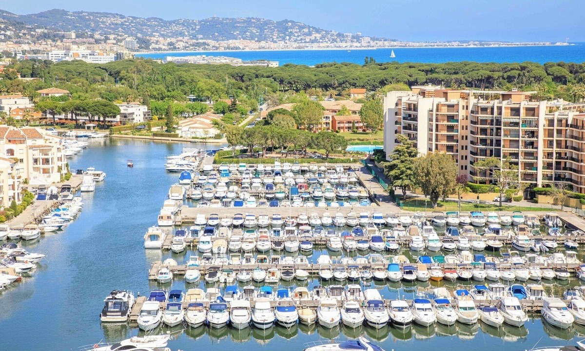 Mandelieu-La-Napoule Apartment | Marina Suites Résidence & Services