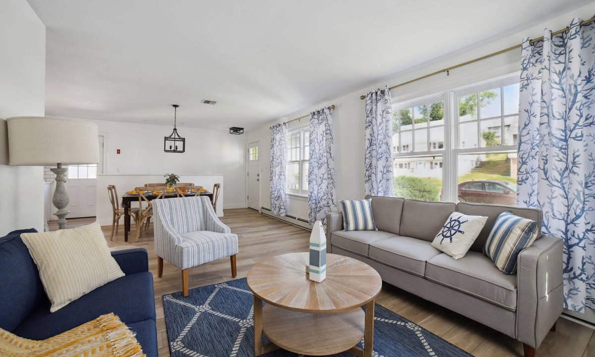 Bridgeport House | Marine Theme - 4 BR - Backyard - Fire pit