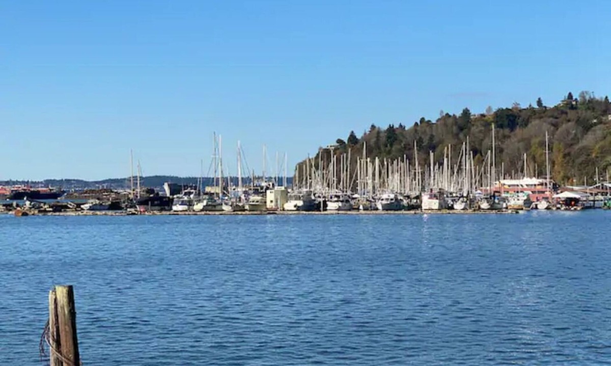 Northeast Tacoma House | Marine View Drive Waterfront