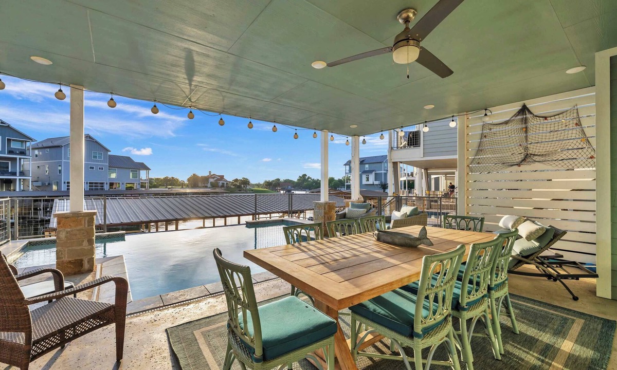 Kingsland House | Mariner's Manor-Lakefront w/Pool & Boat Lift