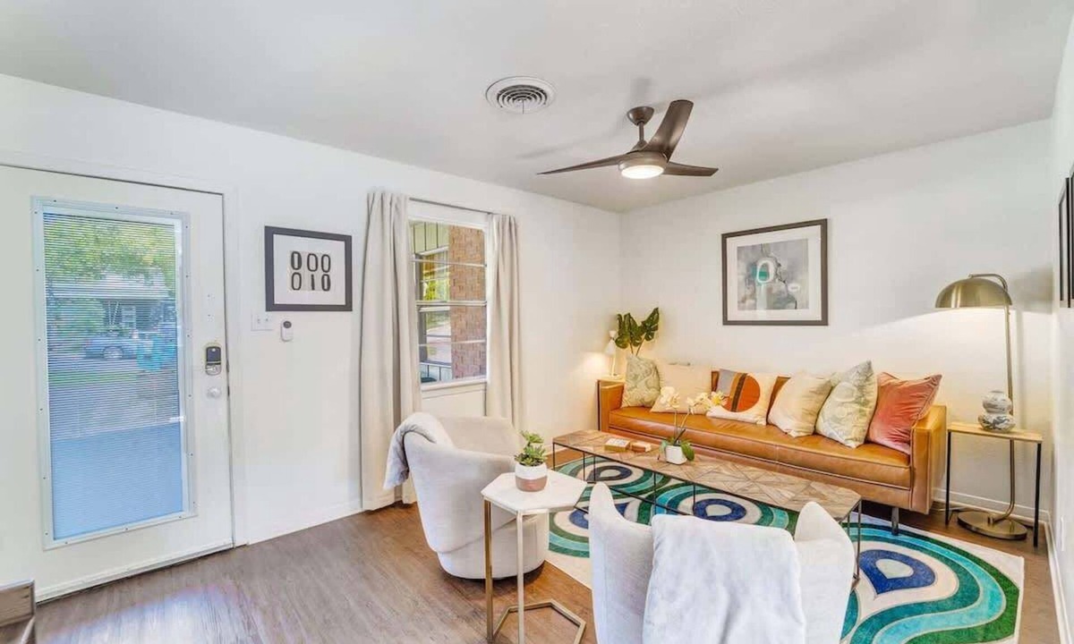 Greater South River City Condo | Mariposa B | Bright Stay + Sleeps 5 & Patio