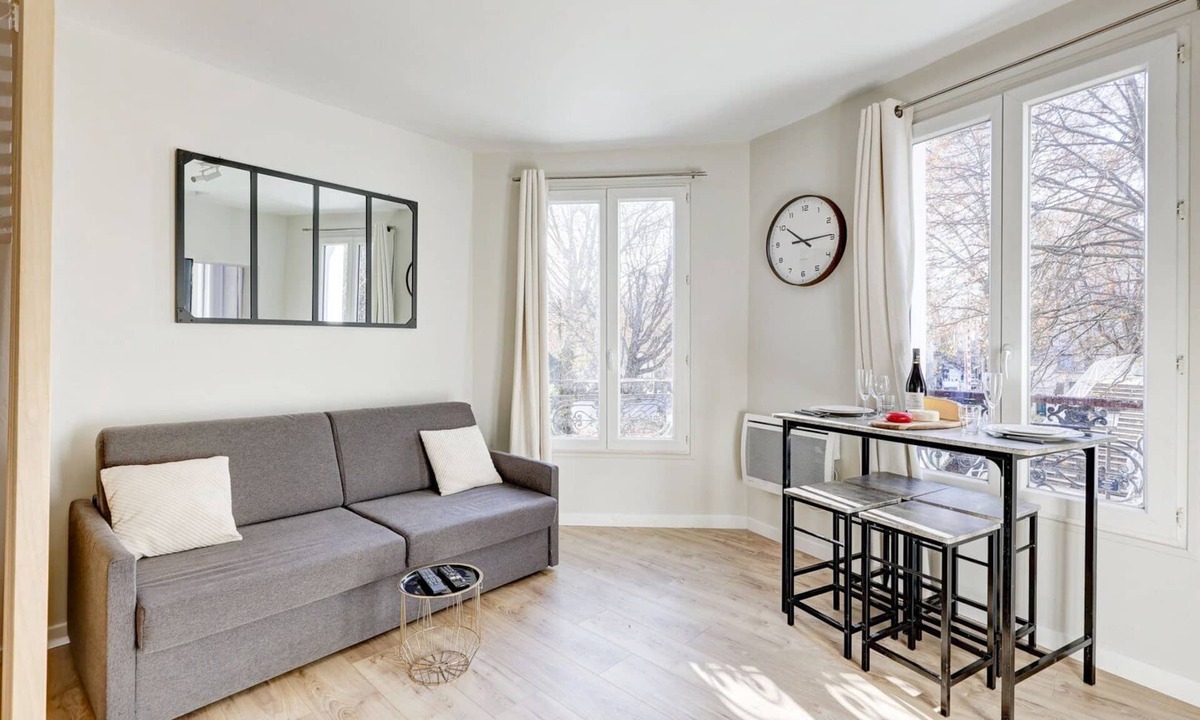 Porte-Saint-Martin Apartment | Mark 22 - Large studio Canal Saint-Martin views